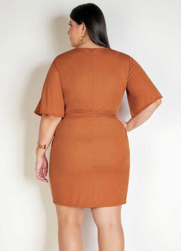 

Vestido Curto Caramelo com Faixa Plus Size, Marrom