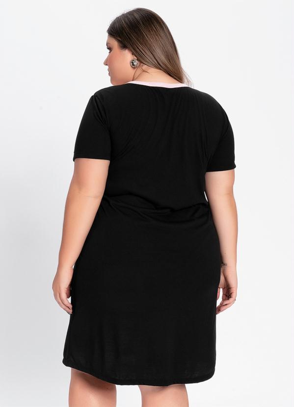 

Vestido Curto Preto Evasê com Mangas Plus Size