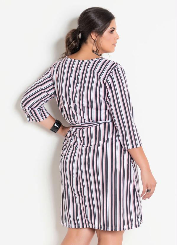 

Vestido Listrado Plus Size com Amarração Costas, Rosa