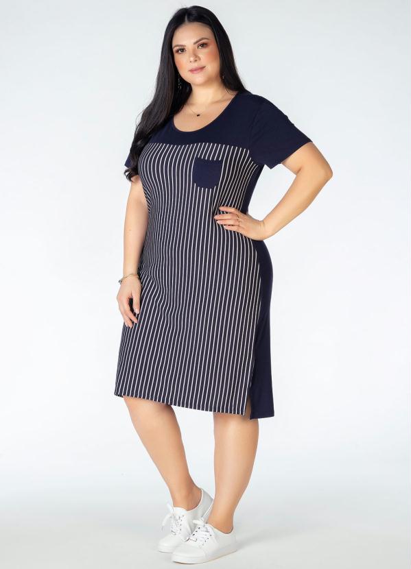 

Vestido Plus Size Listrado com Bolso, Azul