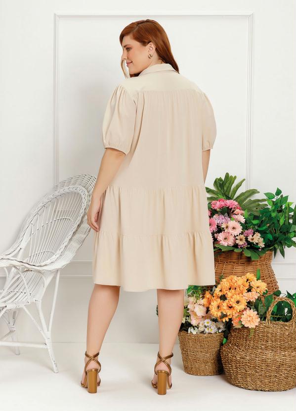 

Vestido Plus Size Off White com Babados, Bege