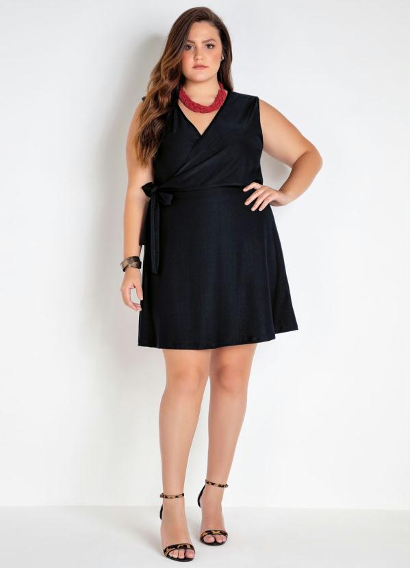 

Vestido Plus Size Preto Transpassado