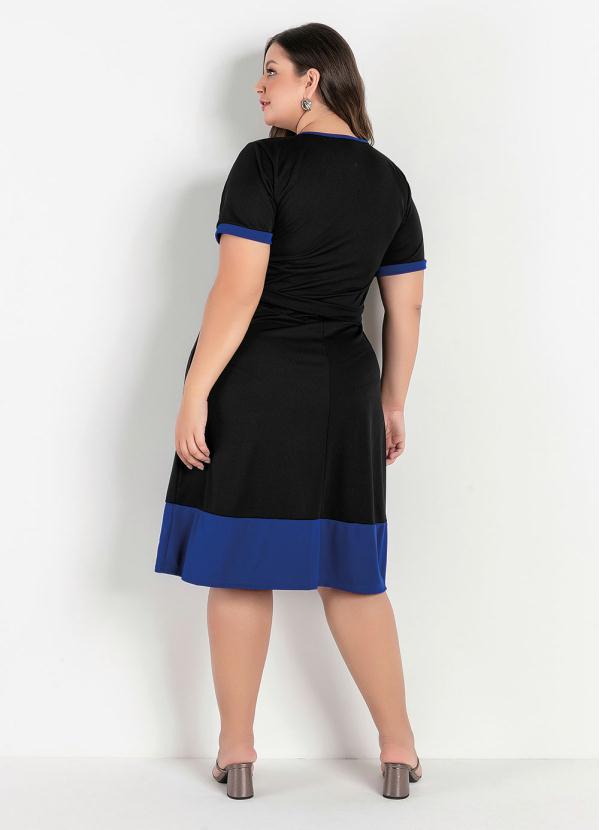 

Vestido Preto e Azul com Faixa Grátis Plus Size